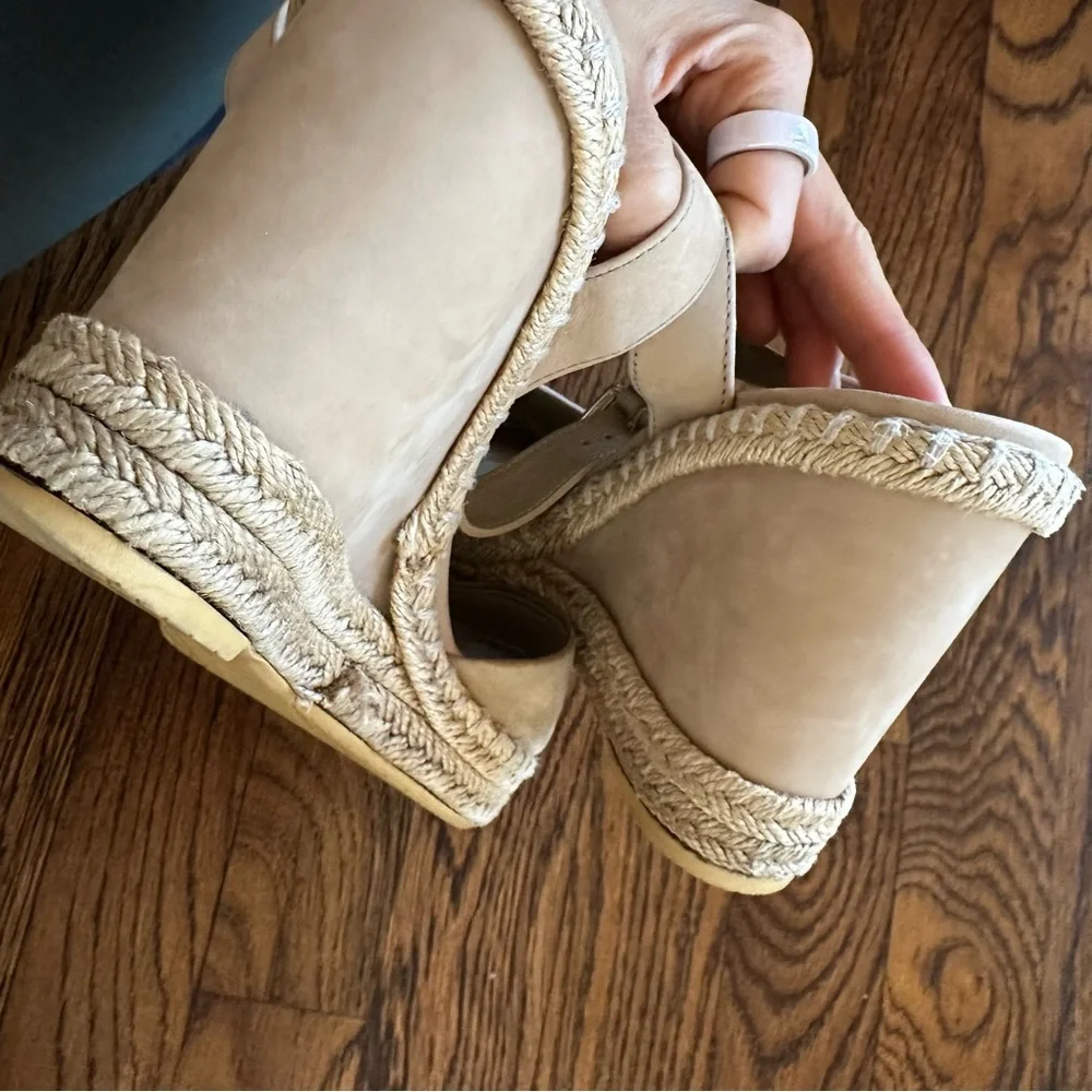 Stuart Weitzman elegant espadrille